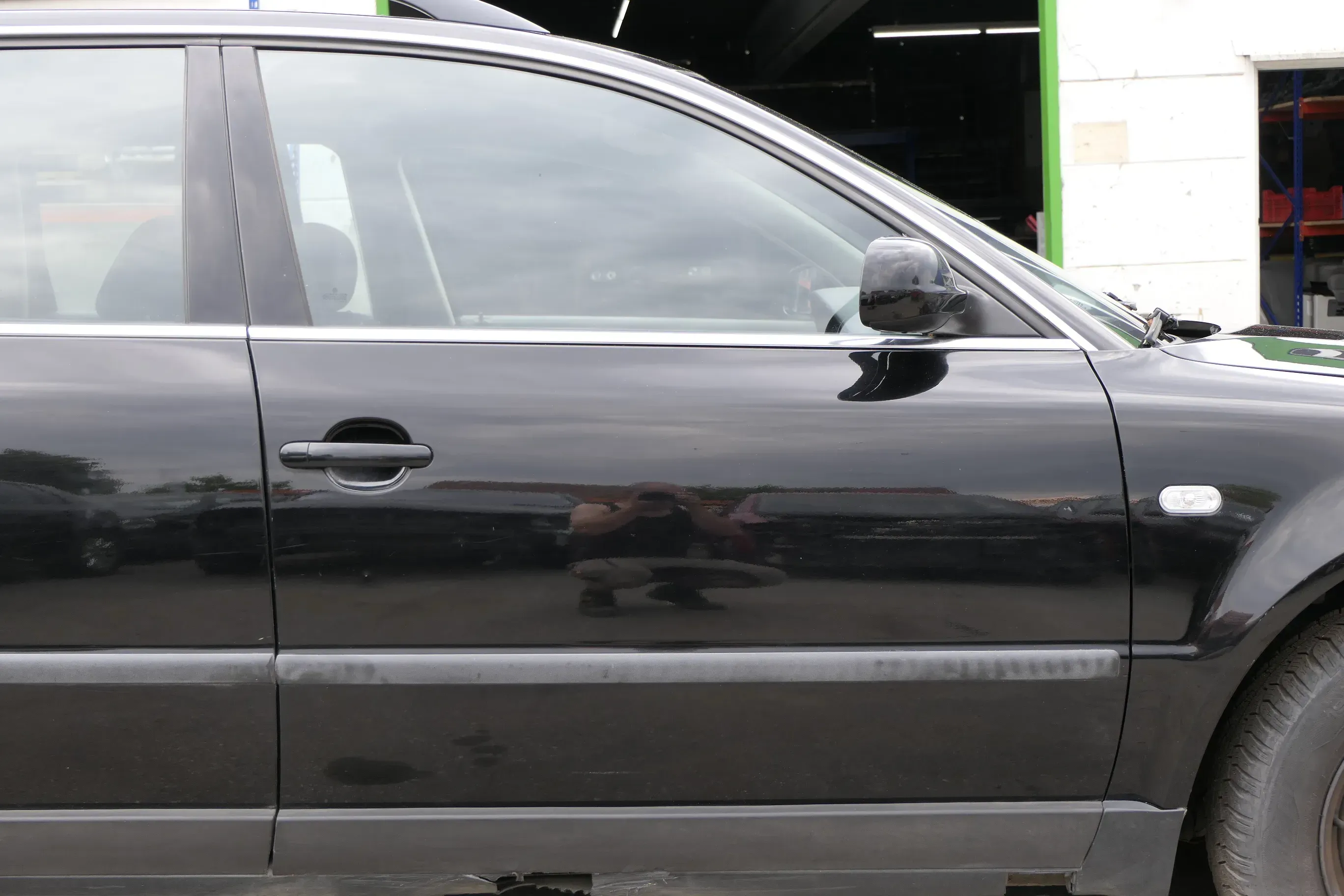 VW Passat 3B 3BG Kombi + Limo Tür vorne rechts Beifahrertür schwarz L041 uni - Bild 1