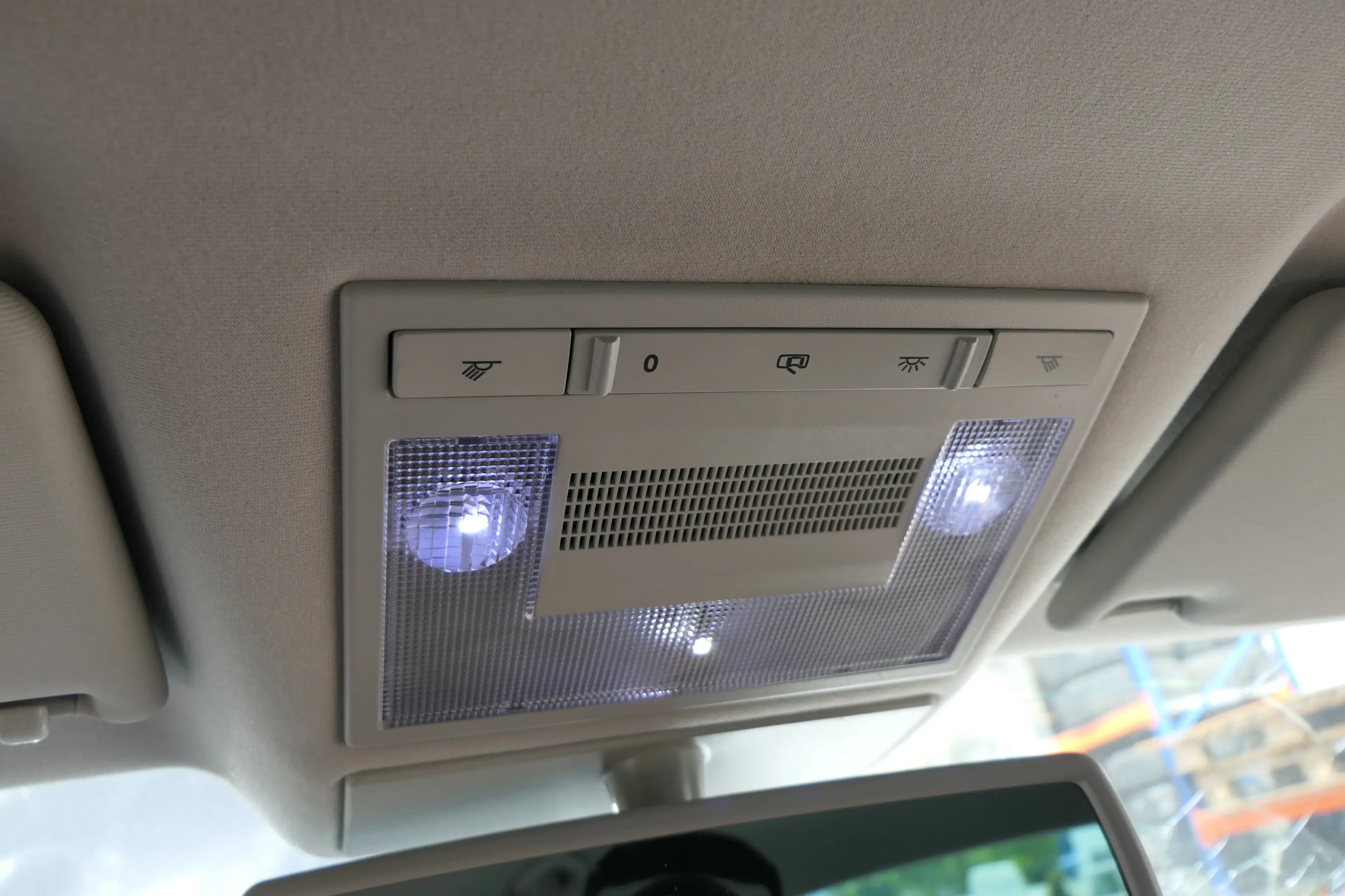 Seat Leon Altea Innenraumleuchte Leuchte innen Leselampe Lampe 5P0947111F grau - Bild 1