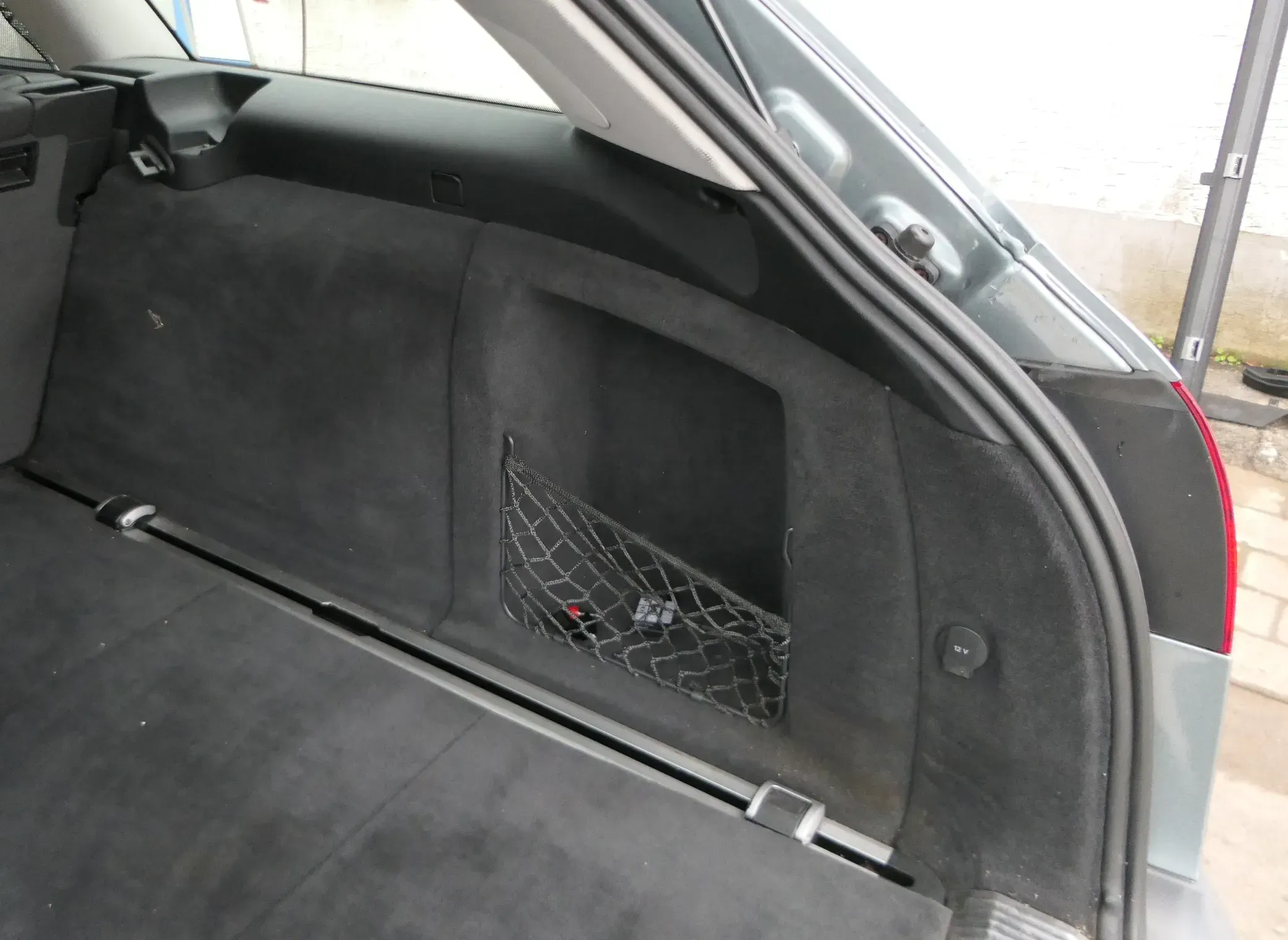 Audi A6 4F Abdeckung Verkleidung Kofferraum hinten rechts 4F9863888B schwarz - Bild 1