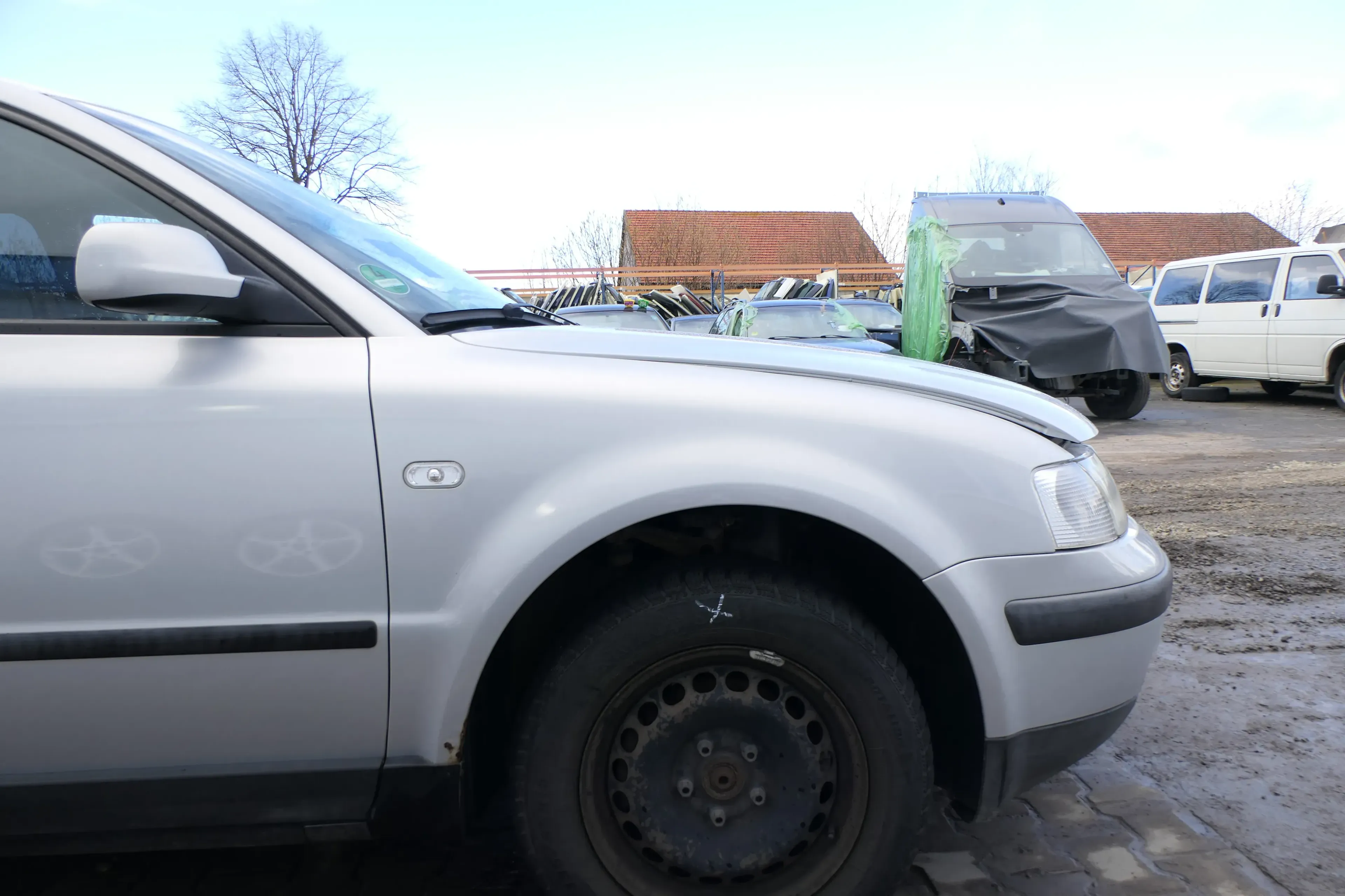 VW Passat 3B Kotflügel vorne rechts silber LB7Z grau - Rost - Bild 1