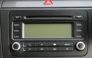 VW Golf 5 Radio CD Player Original RCD300 BVX 1K0035186P mit Code abge - Bild 1