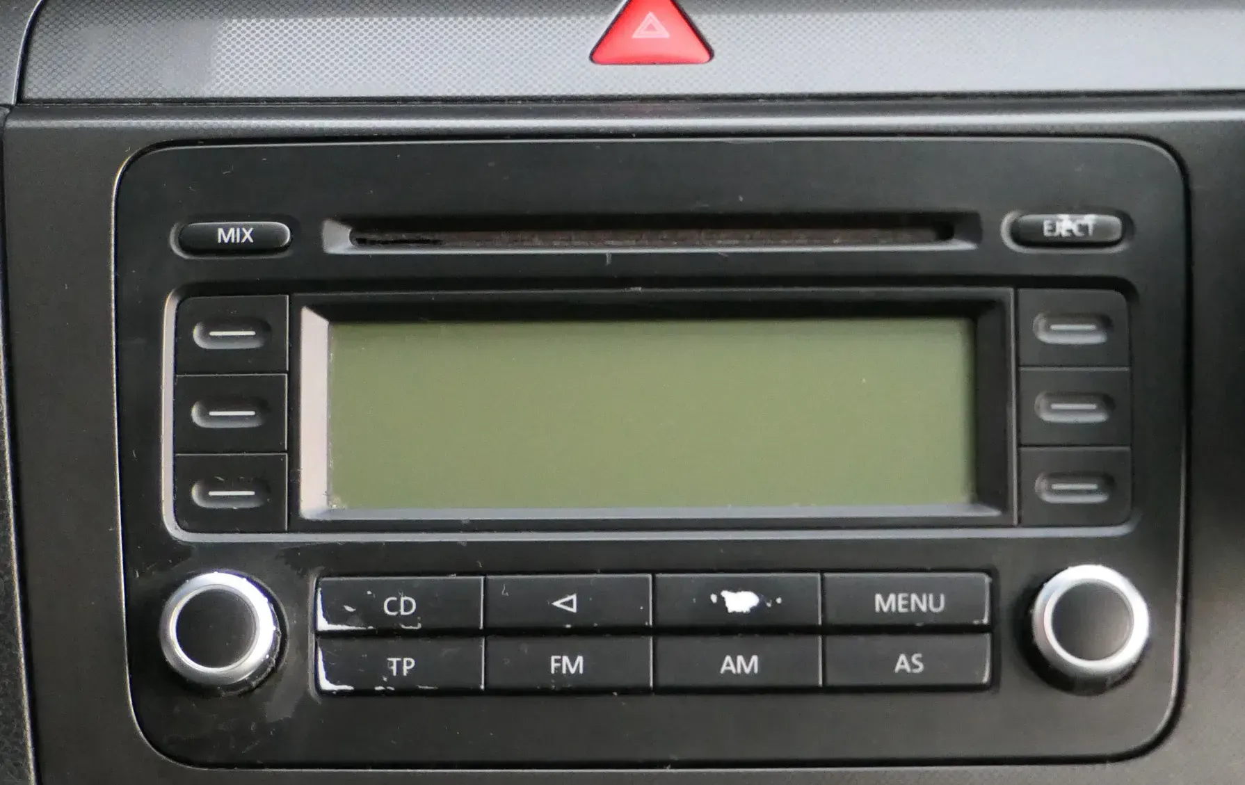 VW Golf 5 Radio CD Player Original RCD300 BVX 1K0035186P mit Code abge - Bild 1