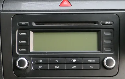 VW Golf 5 Radio CD Player Original RCD300 BVX 1K0035186P mit Code abge