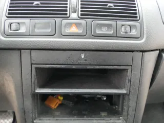 VW Golf 4 Bora Becherhalter Getränkehalter Dosenhalter Halter Getränke Dosen - Bild 2