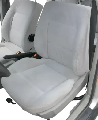 Audi 80 Sitz Fahrersitz vorne links -    ohne Kopfstütze - grau - Bild 1