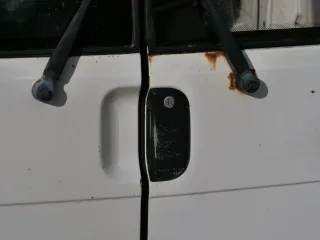 VW T4 Flügeltür Klappe hinten links weiß R902 mit Scheibe - Bild 9