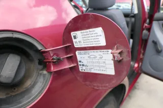 Seat Leon 1M Tankdeckel Deckel Tank Tankverschluß rot LS3N - Bild 2