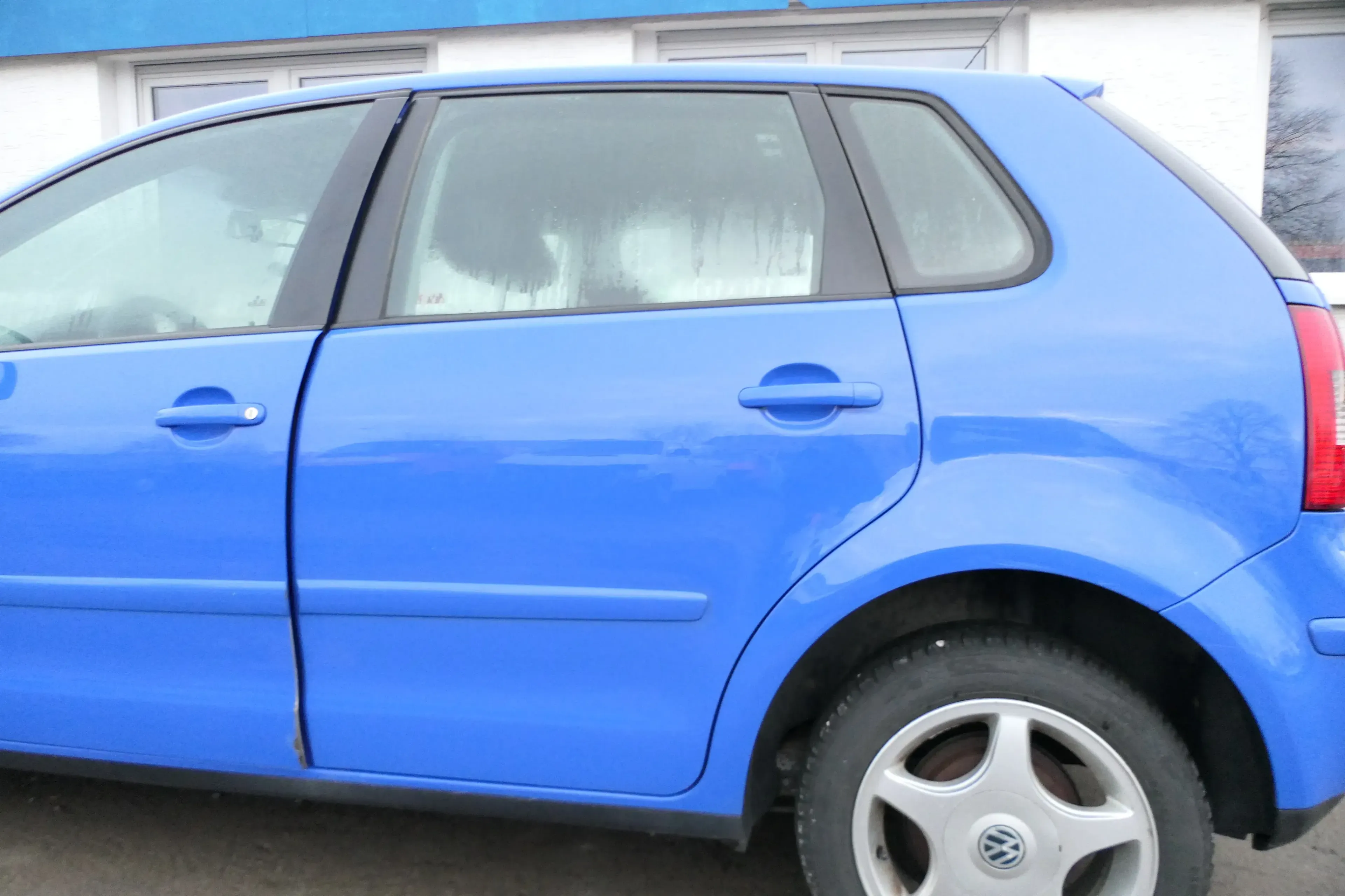 VW Polo 9N 9N3 Tür hinten links 4/5-Türer blau LA5F - ohne Anbauteile - Bild 1