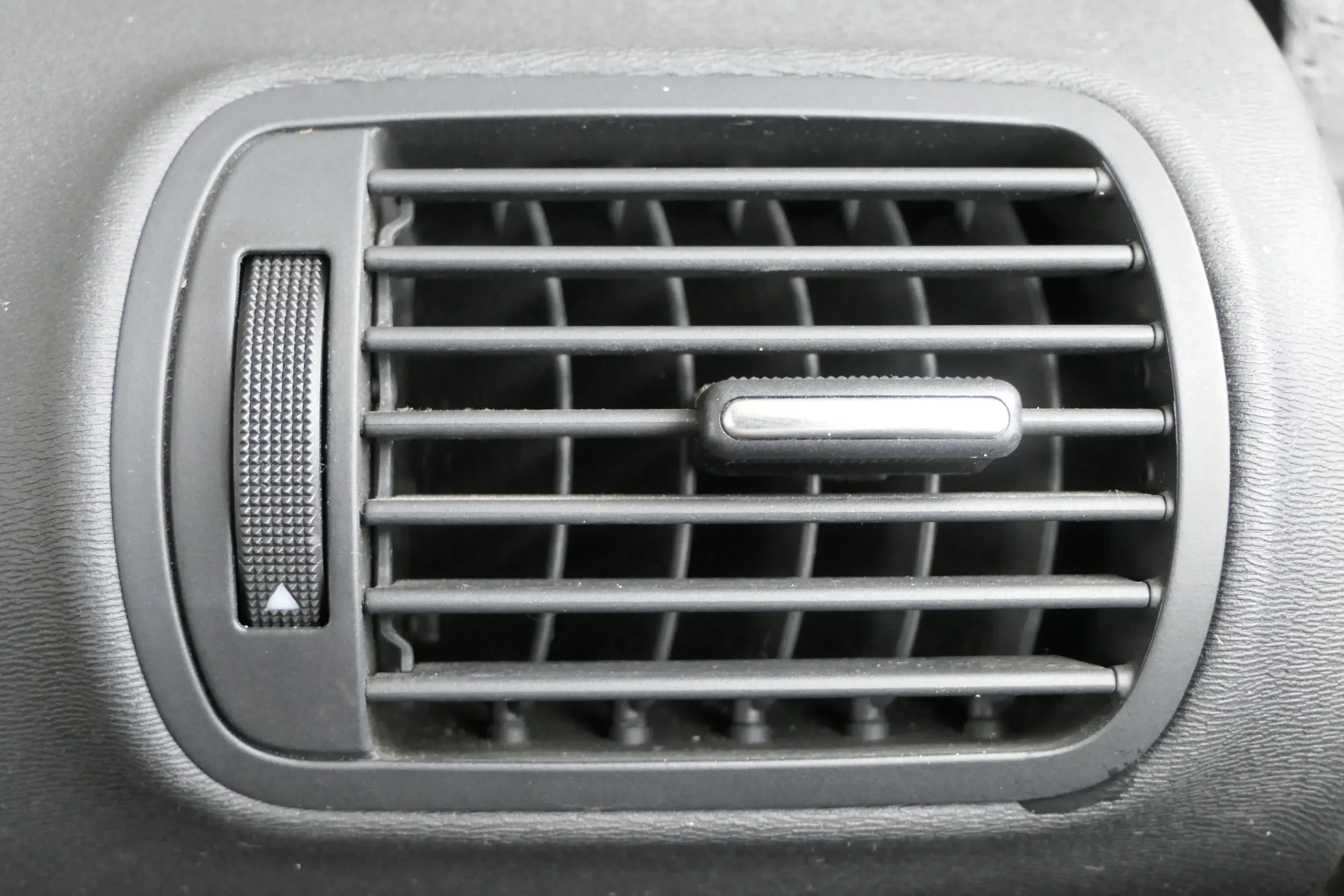 Audi A3 8L Lüftungsdüse Düse Lüftung links rechts Stecker beleuchtet 8L0820901C - Bild 1