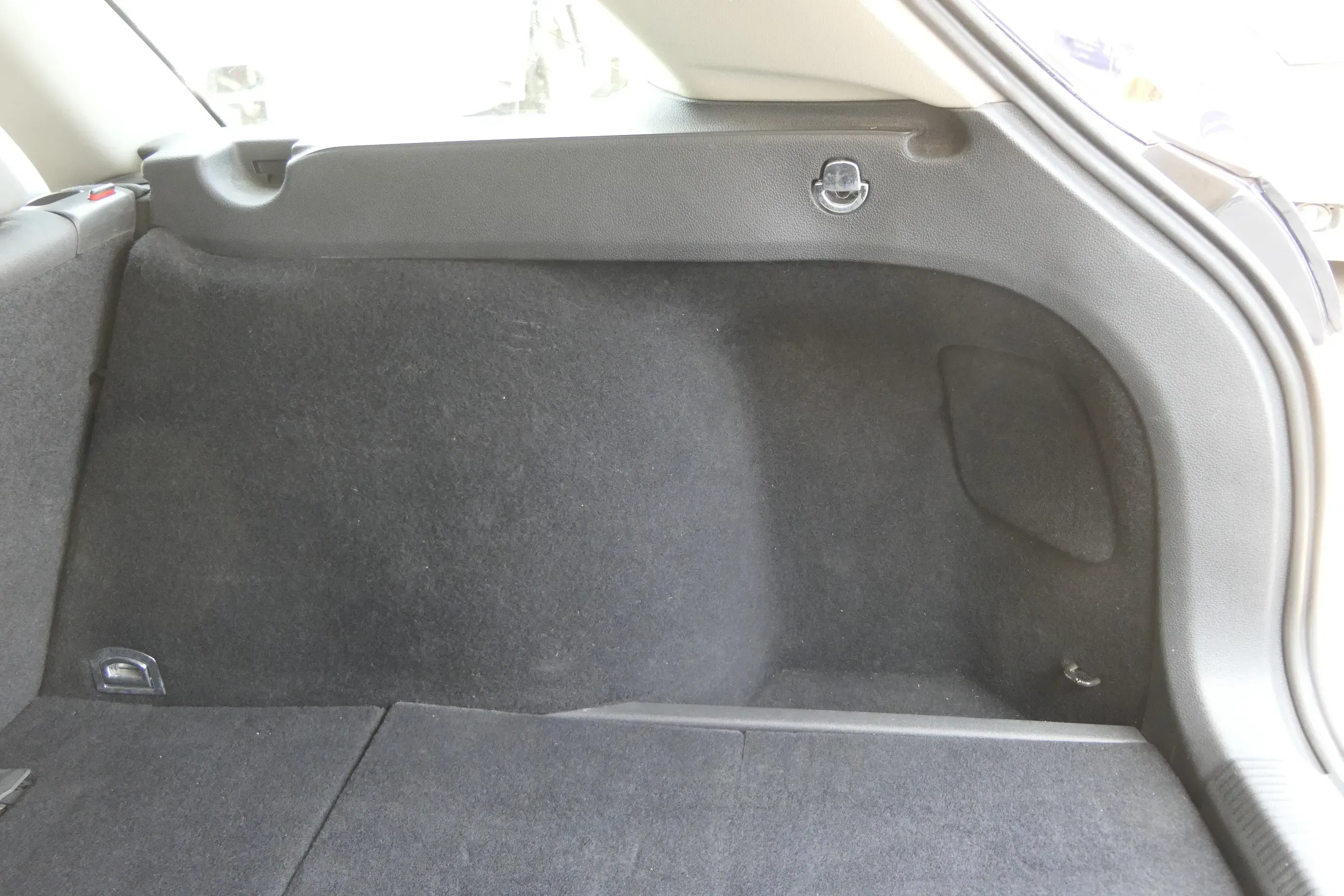 VW Golf Kombi 5 + 6 AJ Abdeckung Verkleidung Kofferraum hinten rechts - Bild 1