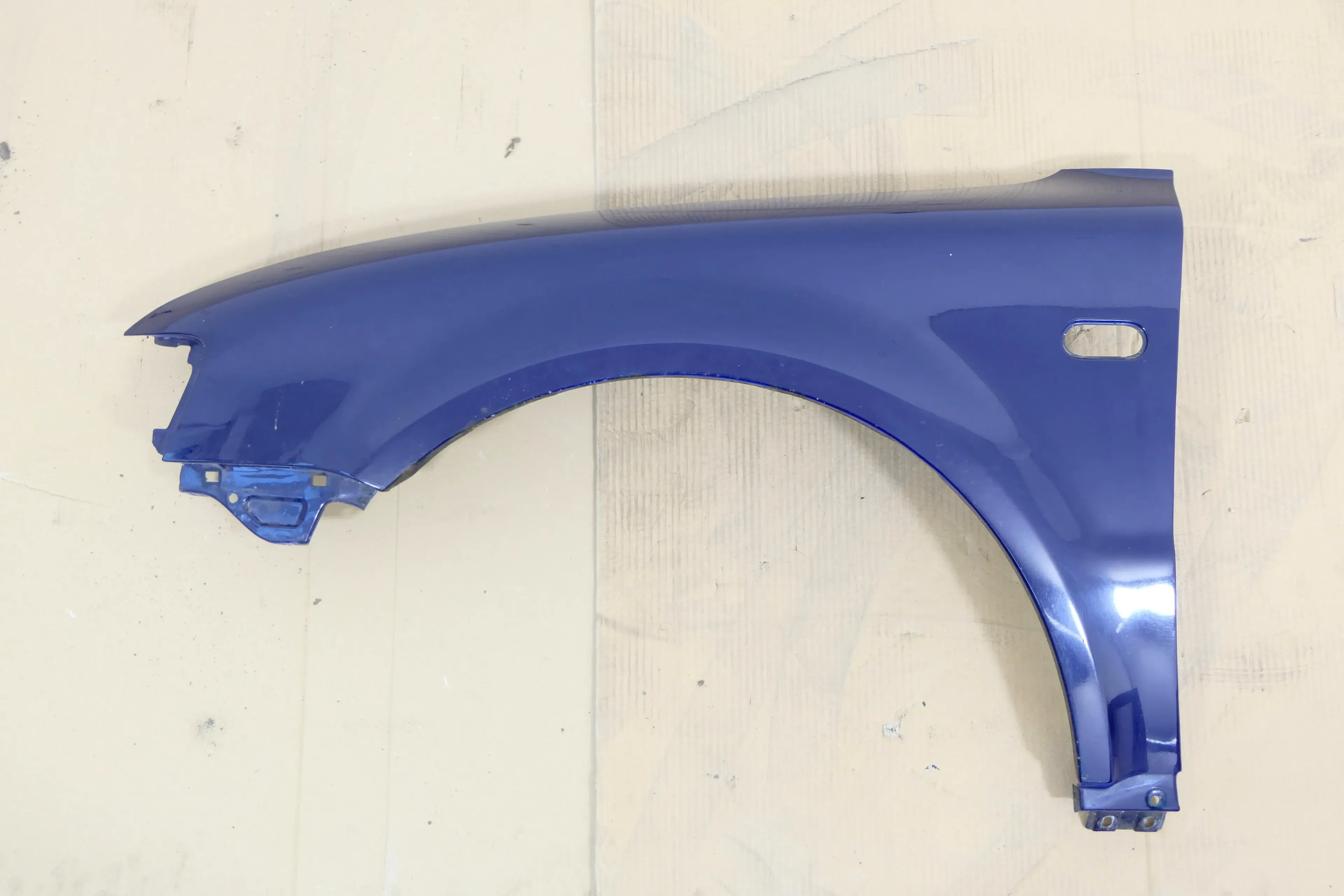 VW Passat 3B Kotflügel vorne links blau LA5E - Bild 1