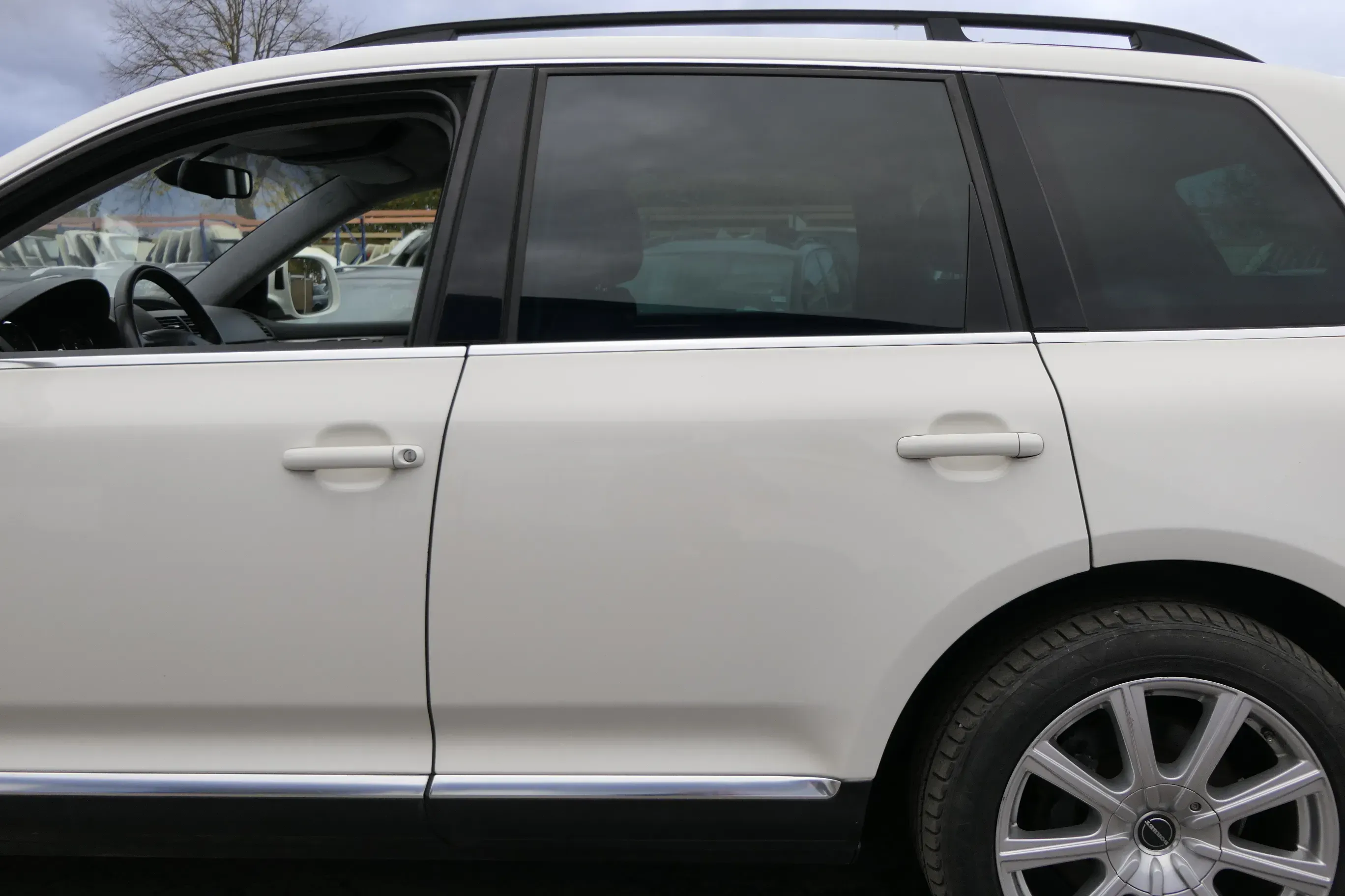 VW Touareg 7L Tür hinten links weiß LR9A - Bild 1