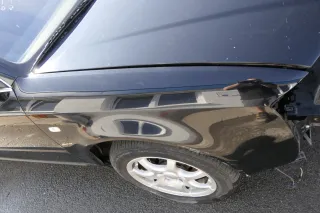 Audi A6 4B Kotflügel vorne rechts schwarz LY9B (bis ca.Mitte 2001passend - Bild 3