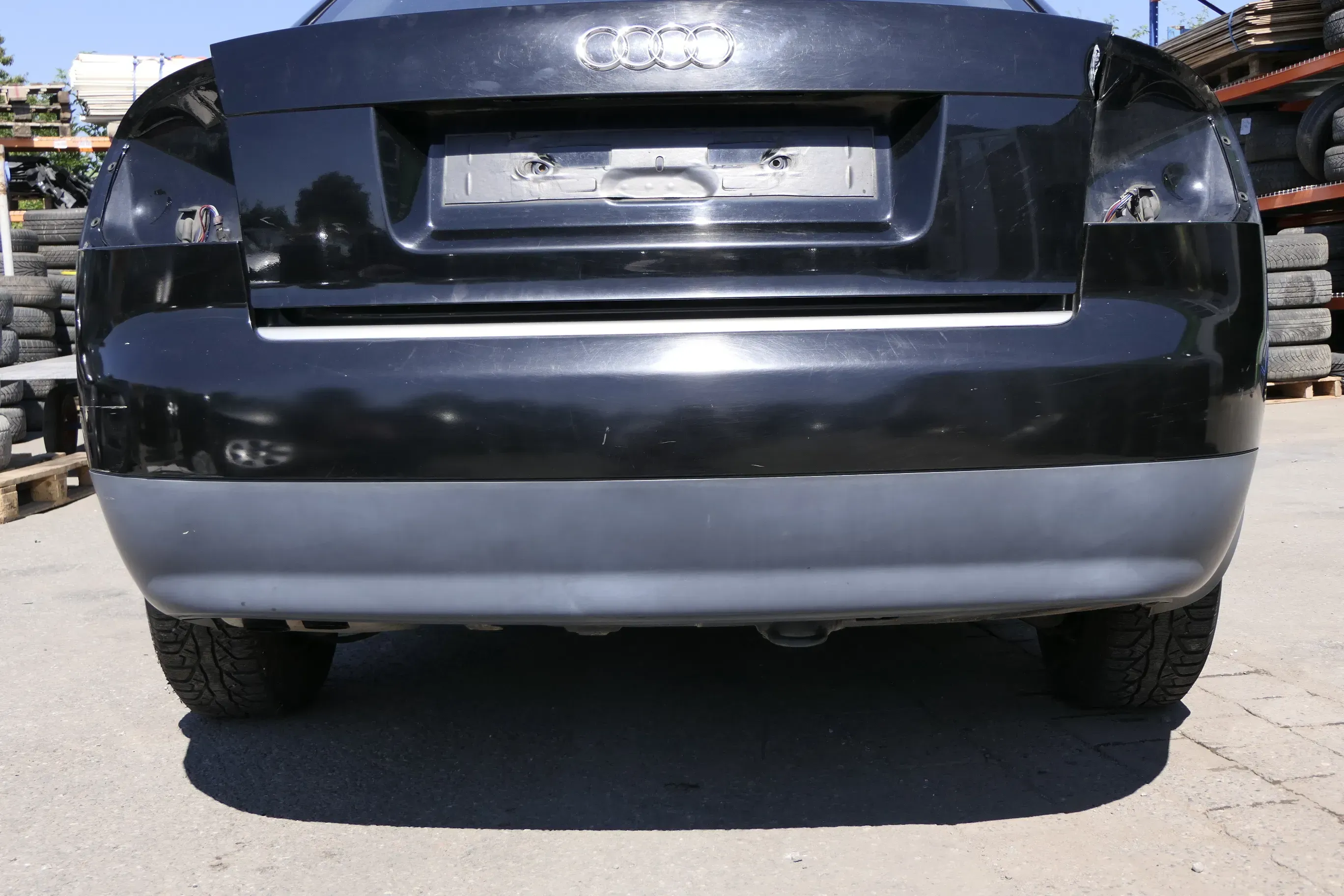 Audi A4 8E B6 Limousine Stoßstange hinten mit Spoiler schwarz LY9B PDC - Bild 1