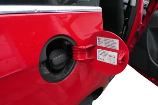 VW Passat 3C Kombi Tankdeckel Klappe Tankklappe Deckel Tank rot LY3D - Bild 2