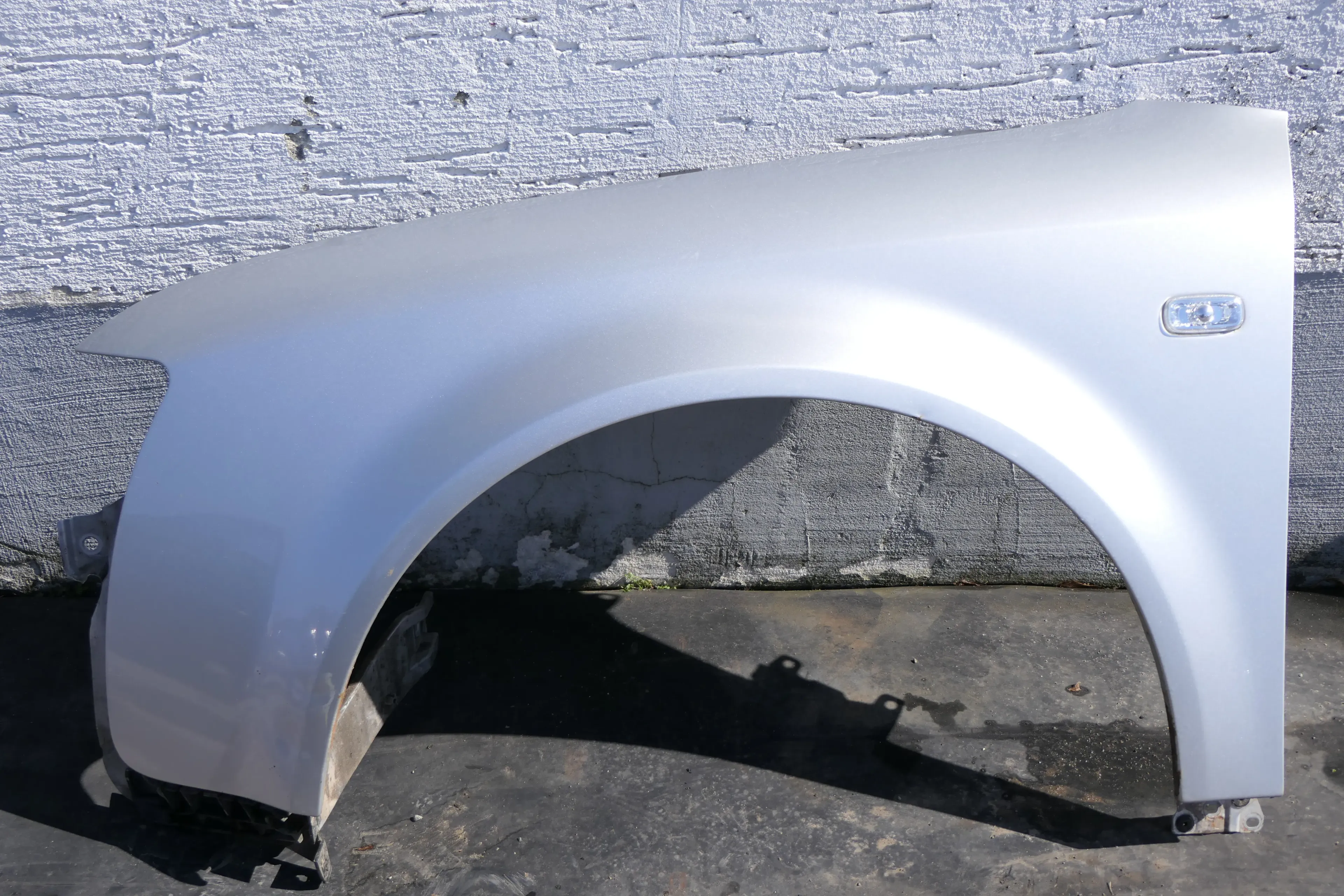 Audi A4 8E B6 Kotflügel vorne links grau silber LY7W - Bild 1