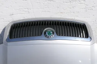 Skoda Fabia 6Y Motorhaube KLappe vorne silber grau LF7T mit Grill-Ecke geknickt - Bild 2