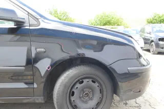 VW Polo 9N Kotflügel vorne rechts schwarz L041 bis ca.Bj.2004 - Bild 1