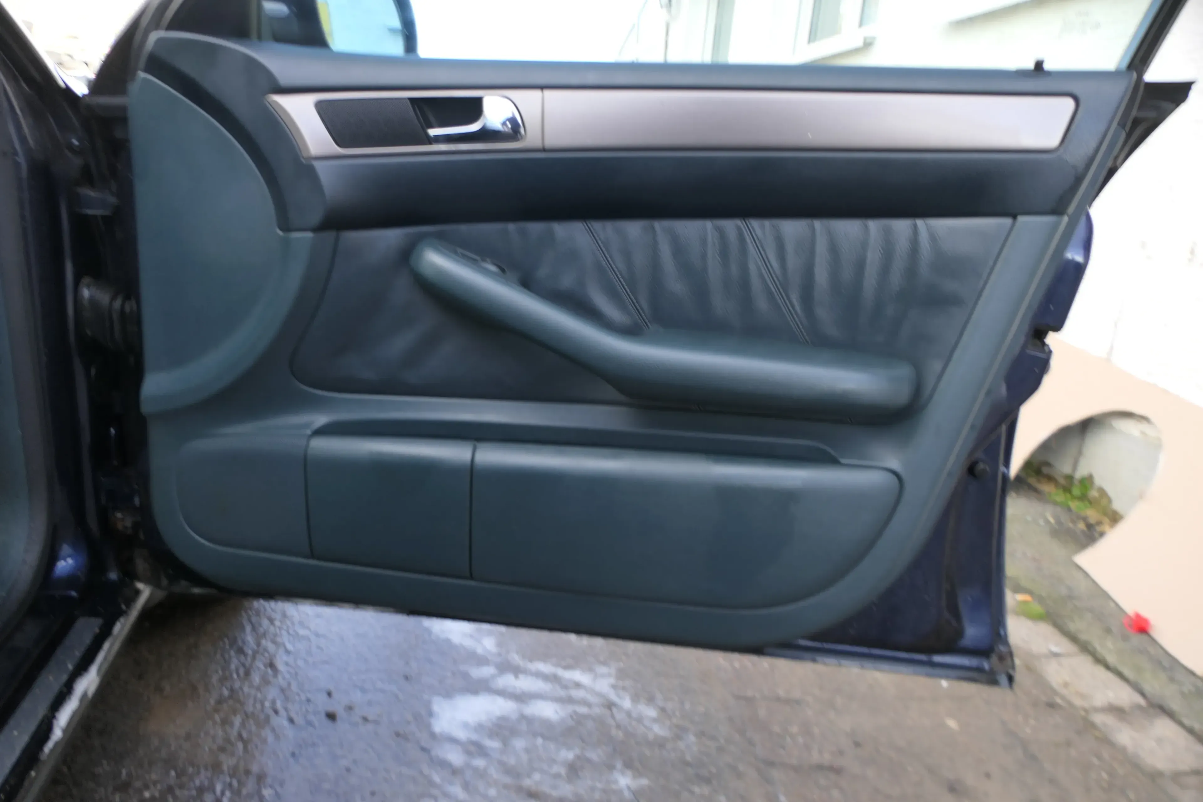 1x Audi A6 4B Türverkleidung Verkleidung Tür vorne rechts Leder grün lago - Bild 1
