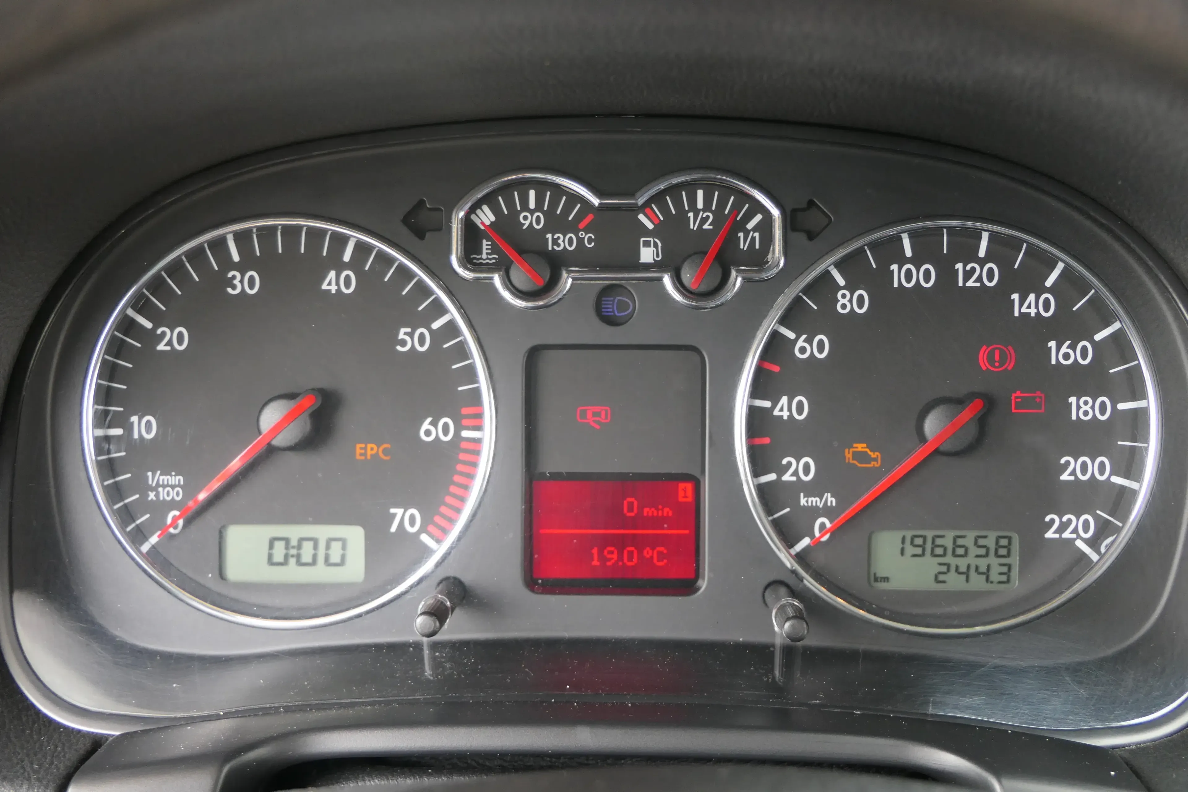 VW Golf 4 Tacho Tachometer Kombiinstrument 196.000km 1J0920826 1,4 16V 75PS 55kw - Bild 1