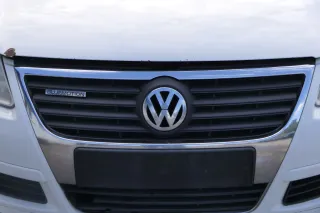 VW Passat 3C Grill Kühlergrill VW Zeichen Logo - Bild 1