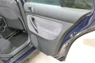 1x VW Golf 4 1J Limousine Türverkleidung Verkleidung Tür hinten rechts schwarz - Bild 3