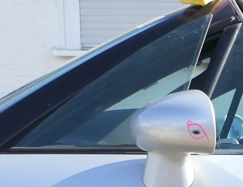 Audi TT 8N Roadster vorne links Fenster Scheibe in Tür Fensterscheibe Dreieck - Bild 1