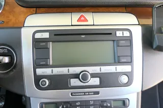 VW Passat 3C Mittelkonsole Verkleidung um Radio Klappe Abdeckung Dekor chrom alu - Bild 1