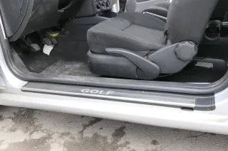 VW Golf 4 Einstiegsleisten rechts + links vorne 2/3-Türer vy E Kamei chrom silbe - Bild 1