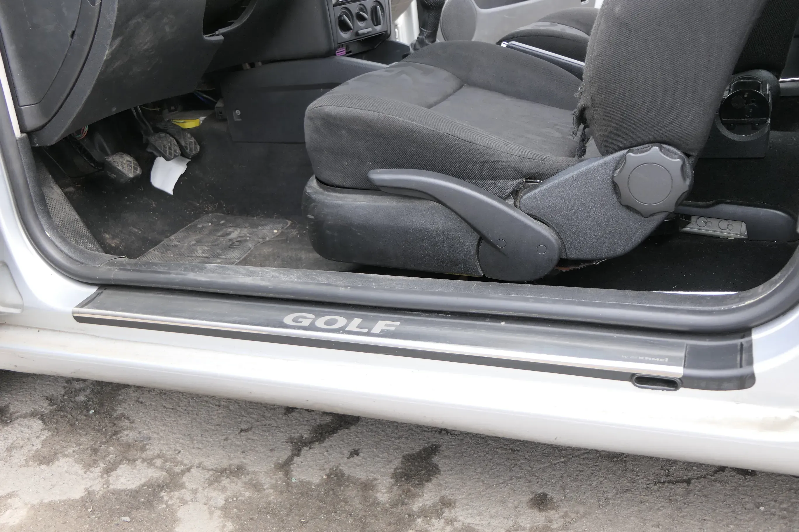 VW Golf 4 Einstiegsleisten rechts + links vorne 2/3-Türer vy E Kamei chrom silbe - Bild 1
