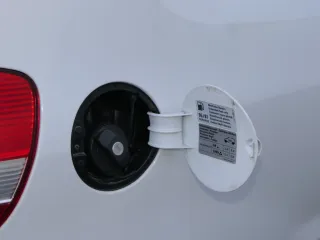 VW Fox 5Z Tankdeckel Klappe Tankklappe Deckel Tank weiß LB9A - Bild 1