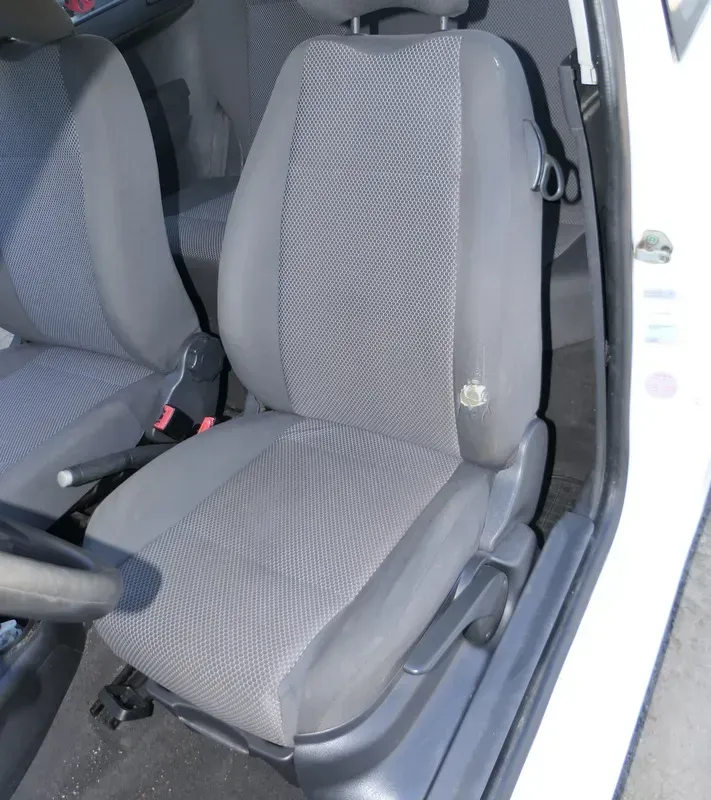 VW Fox Sitz Fahrersitz vorne links OHNEAirbag höhenverstellbar - Bild 1