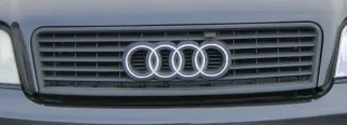 A6 4B ab ca. Bj. 2001 Zeichen Kühlergrill Grill 4B0853651F 3FZ Facelift  schwarz - Bild 1