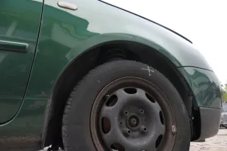 VW Lupo Kotflügel vorne rechts grün LA6N - Bild 2