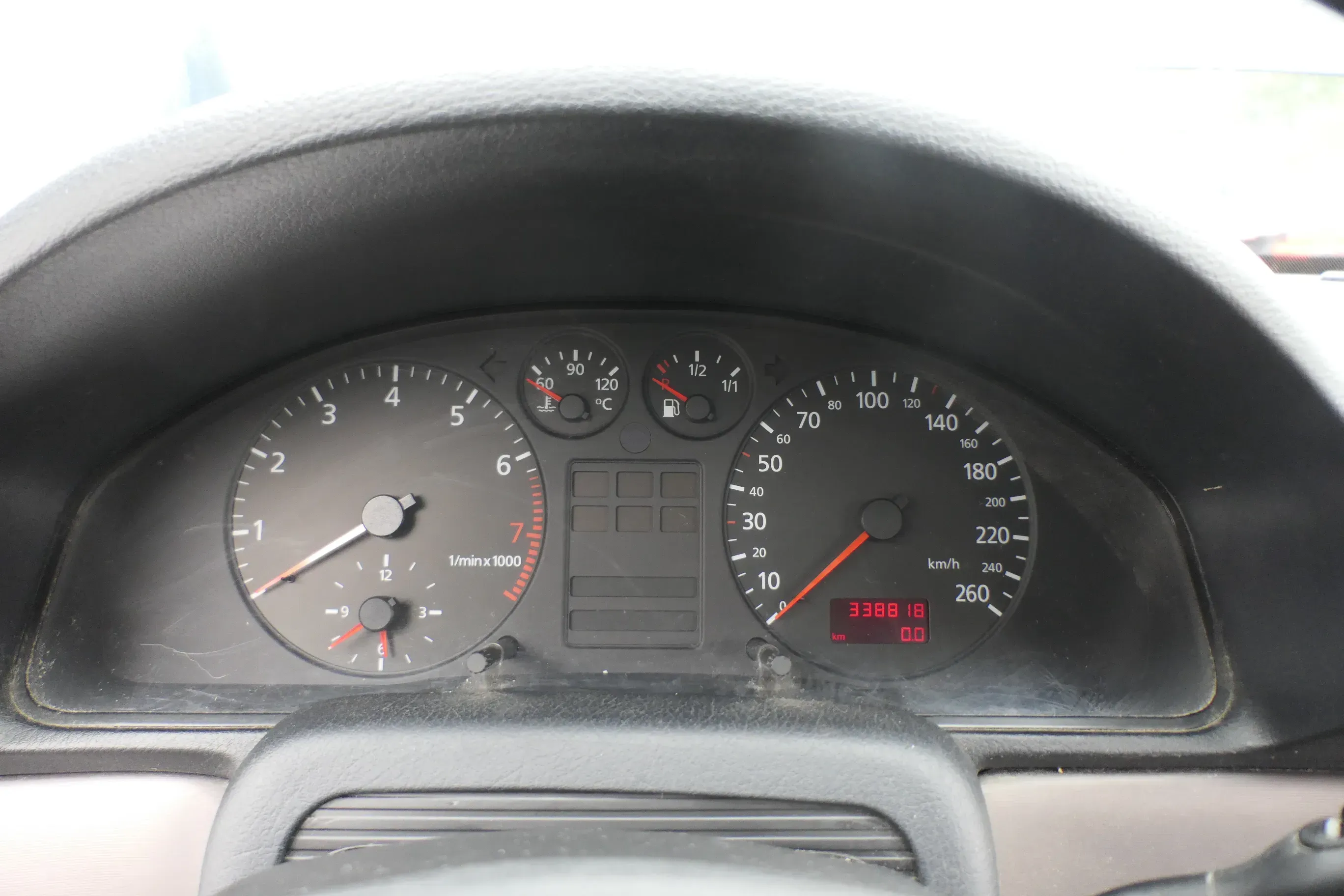 Audi A4 B5 Tacho Tachometer Kombiinstrument 338000km 8D0919861C Benziner 1,8 ADR - Bild 1
