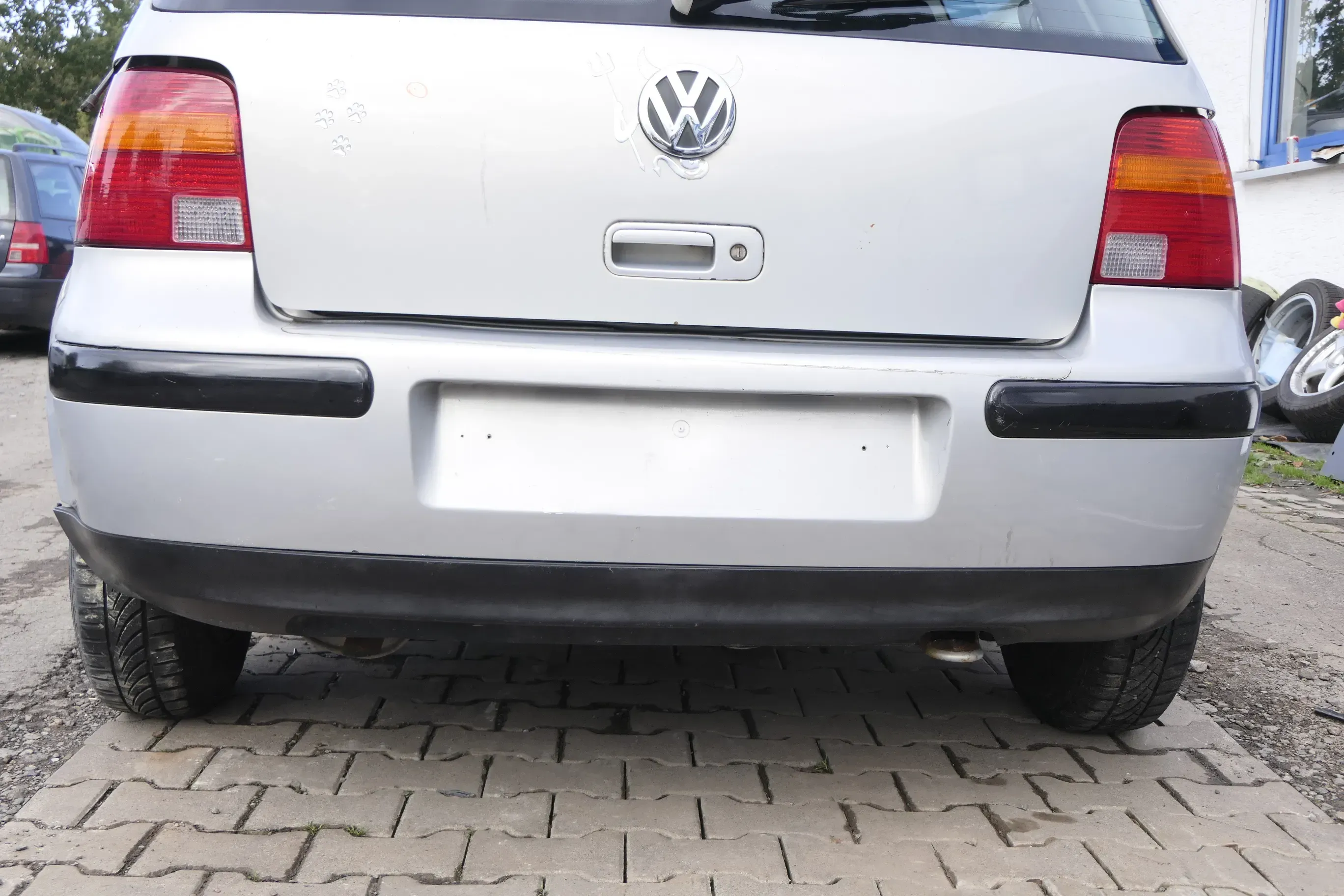 VW Golf 4 Limousine Stoßstange hinten Heckstoßstange Stoßfänger silber LB7Z grau - Bild 1