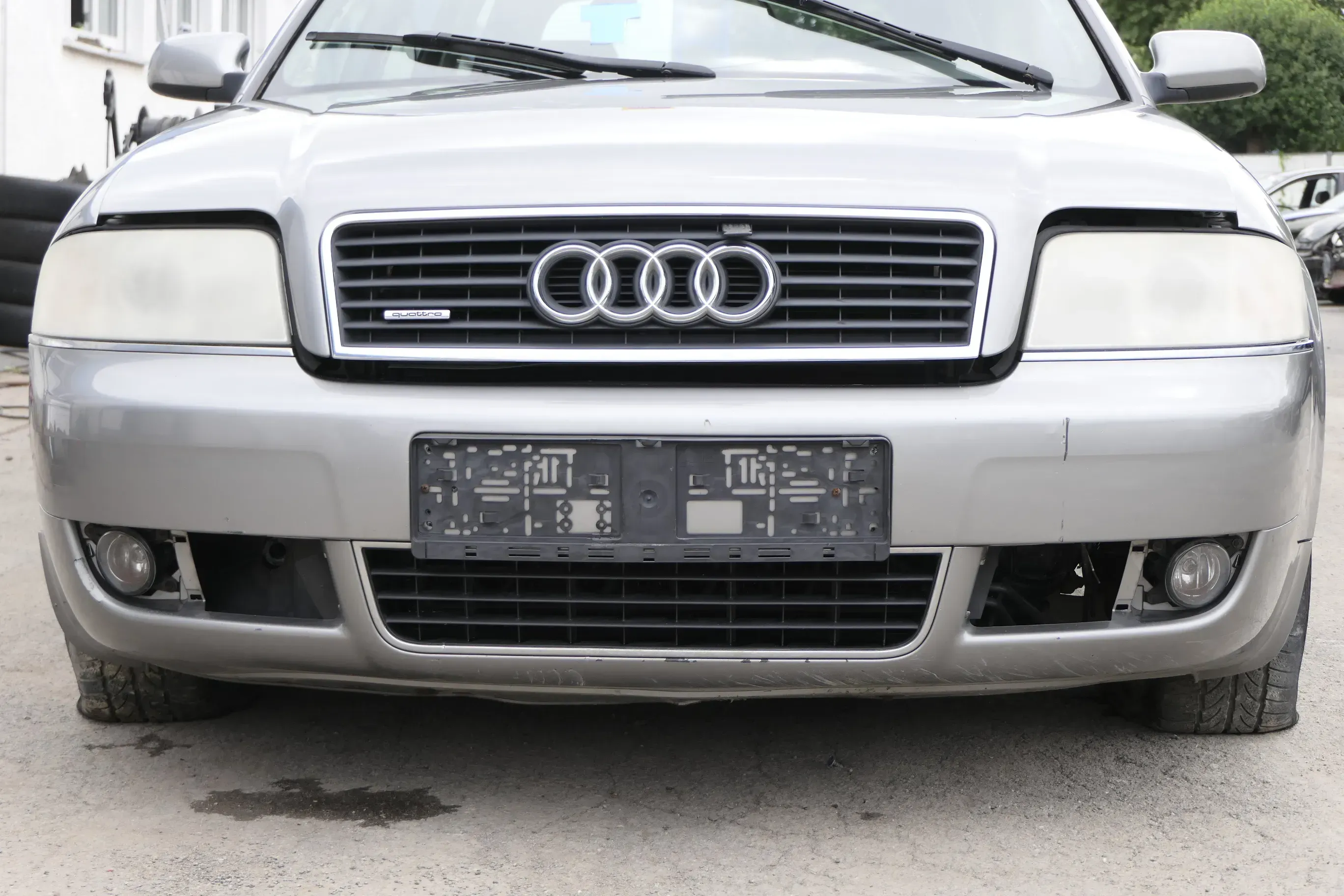 Audi A6 4B Frontstoßstange Stoßstange vorne Stoßfänger grau LY7Q Facelift - Bild 1
