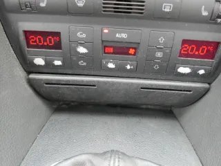 Audi A6 4B C5 Steuergerät Klimaanlage Klimabedienteil 4B0820043AD Climatronic Na - Bild 1