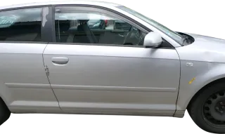 Audi A3 8P 2/3-Türer Tür vorne rechts Beifahrertür Türblatt grau silber LX7W - Bild 1