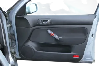 1x Golf 4 Bora Türverkleidung Verkleidung Tür vorne rechts 4/5-Türer schwarz - Bild 1