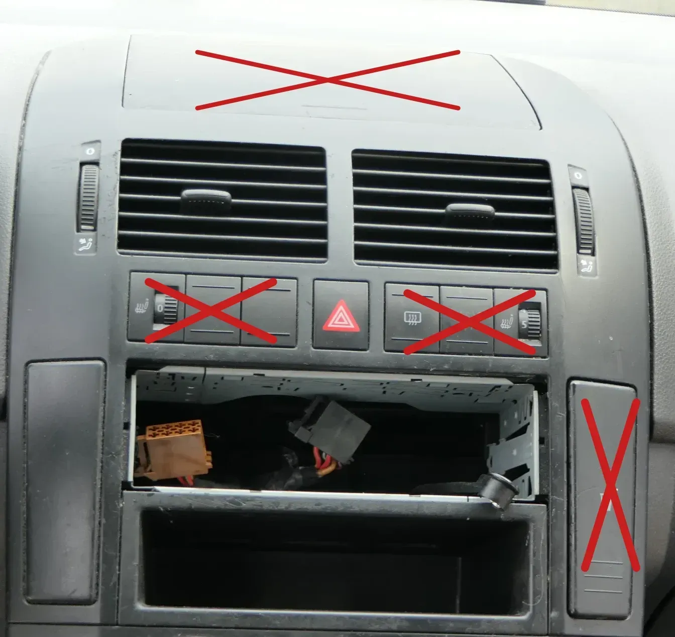 VW Polo 9N Mittelkonsole Verkleidung um Radio schwarz 6Q0858069S - Bild 1