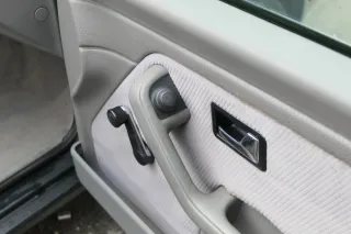Audi 80 Türverkleidung Verkleidung Tür vorne rechts Griff Öffner Türgriff grau - Bild 5