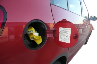 VW Golf Plus 5M1 V Tankdeckel Klappe Tankklappe Deckel Tank rot LA3X - Bild 2