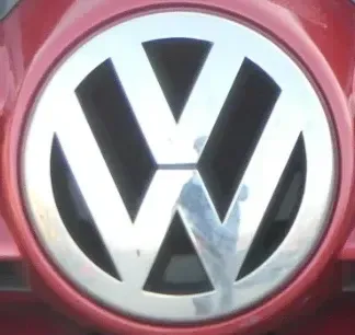VW Passat 3C B6 NUR Logo Emblem im Kühlergrill Grill Chrom 3C0853601C Golf Plus - Bild 1