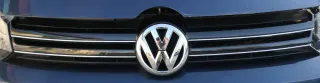VW Golf 6 5K Grill Kühlergrill VW Zeichen Logo grau LC5F blau 5K0853651AM - Bild 1