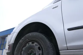 VW Fox Kotflügel vorne links silber LA7W grau - Bild 2