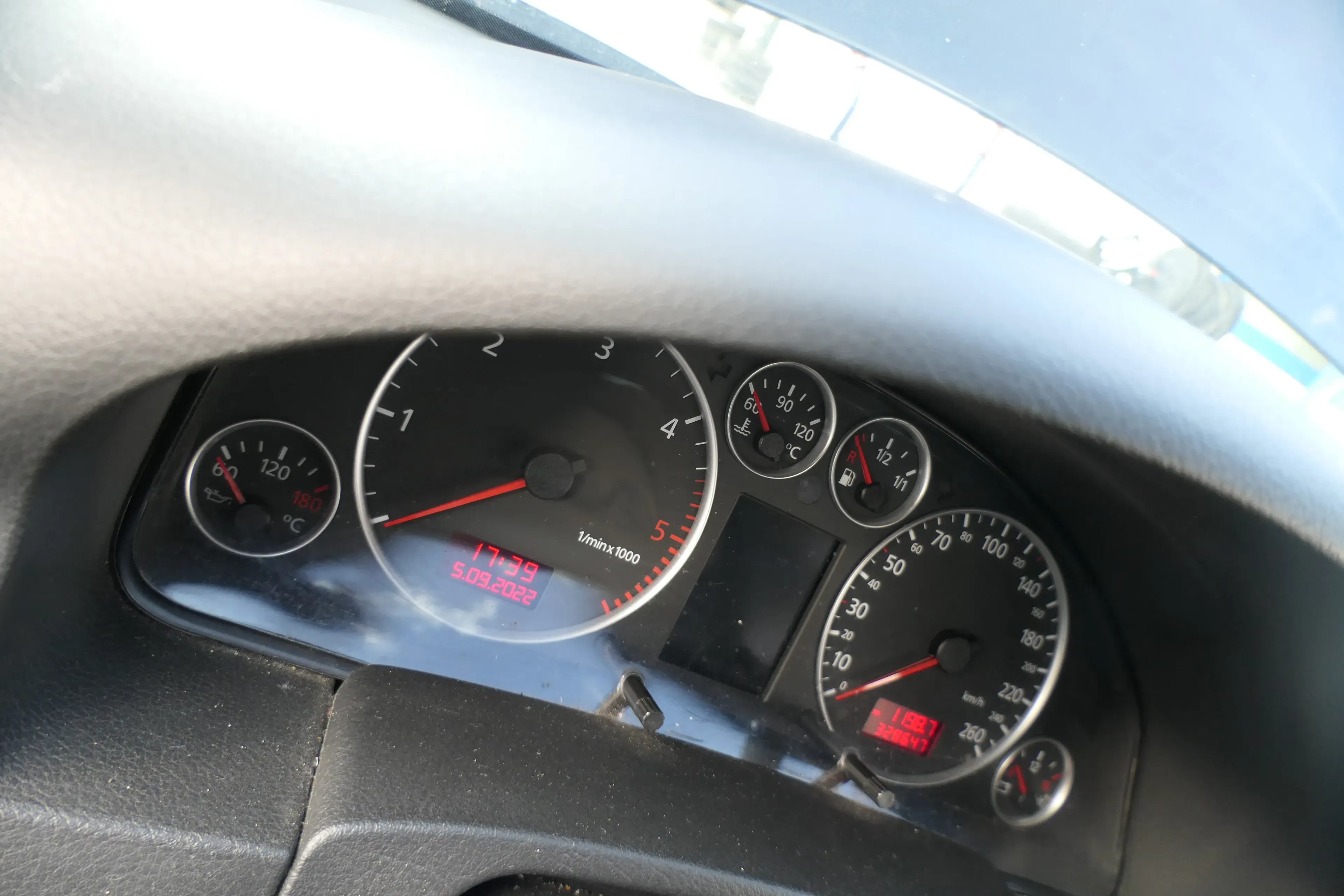 Audi A6 4B Tacho Tachometer Kombiinstrument 328.000km 4B0920933G 2,5 TDI - Bild 1