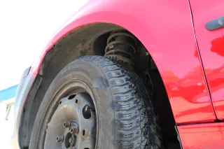 VW Fox Kotflügel vorne links rot LY3D - große Delle!!! - Bild 3