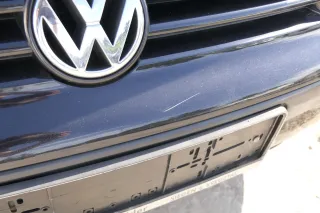 VW Golf 4 1J Stoßstange vorne Stoßfänger vorn schwarz LC9Z Frontstoßstange - Bild 9