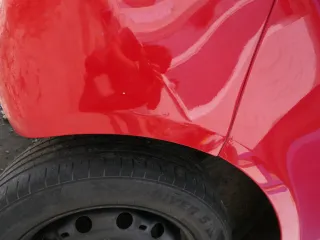 Fabia 5J Schrägheck Limousine Stoßstange hinten Heckstoßstange rot LF3K - Bild 8